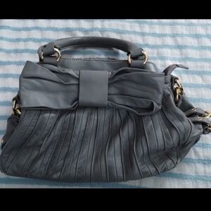 Betsey Johnson 90’s-Y2K Grey Pleated Leather Shoulder Bag/Satchel W Bow